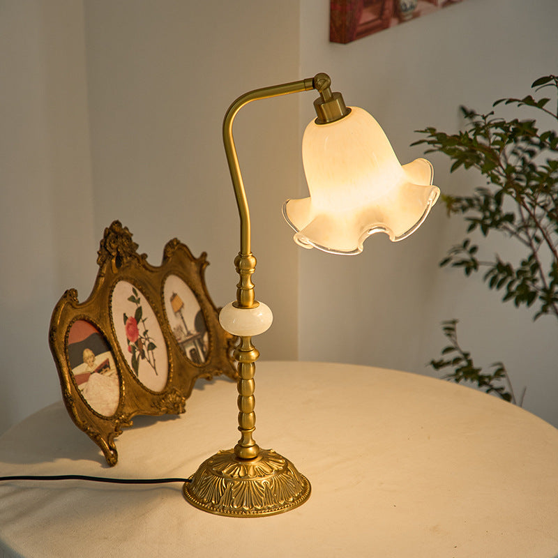 Homdiy Table Light Nouveau Fashion Floral Brass Table Lamp for Bedroom